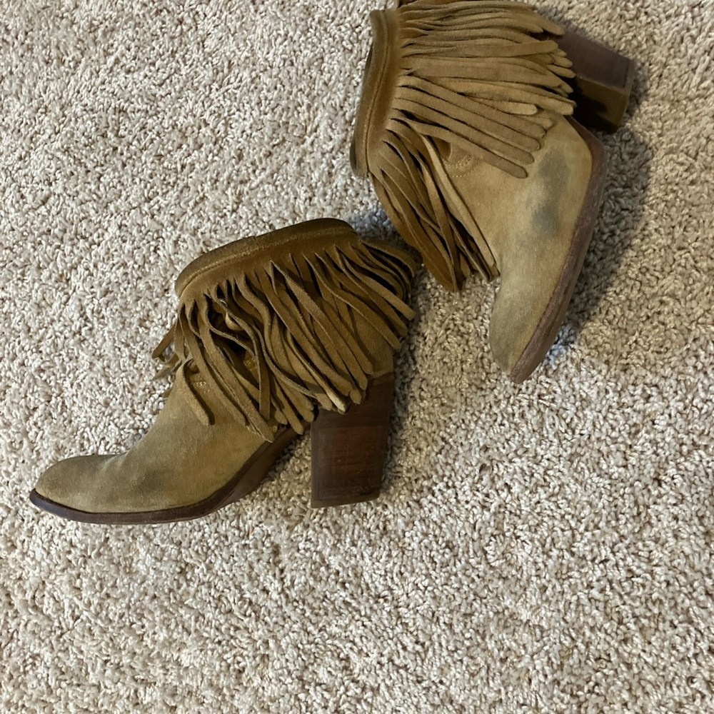 FRYE Womens Size 9B Distressed Tan Suede Fringe Heeled Ankle Boots Bootie - Picture 3 of 8